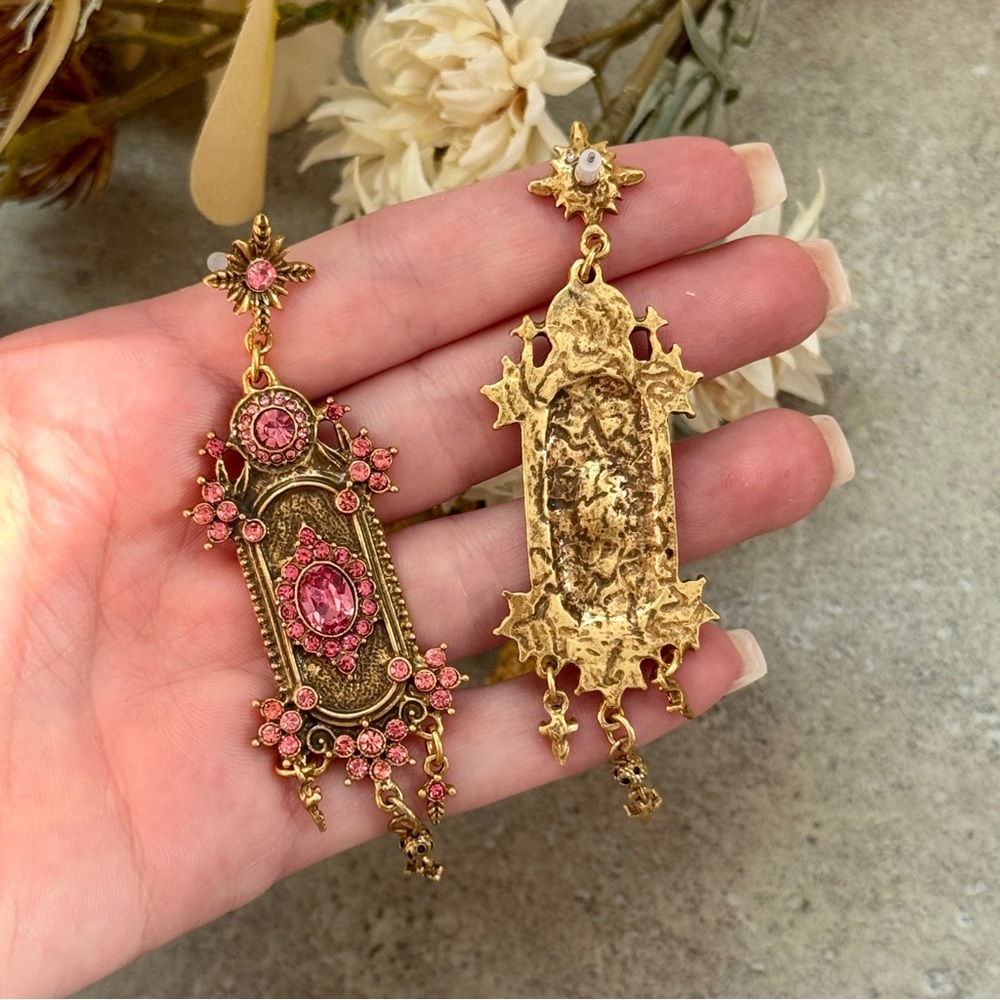 ๐4/$30 NEW Vintage Style Pink and Gold Dangle Earrings - Picture 6 of 6
